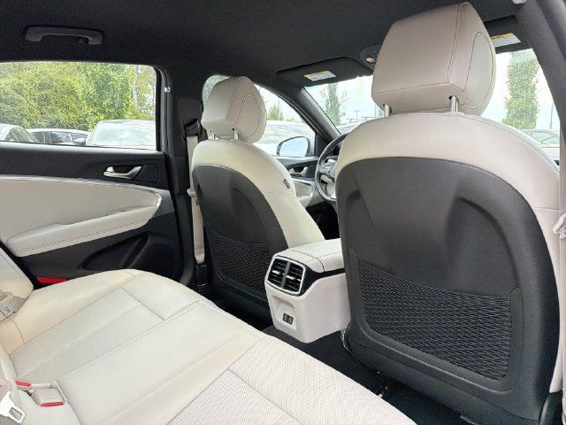 Used 2025 Genesis G70 2.5T AWD/4WD image 16