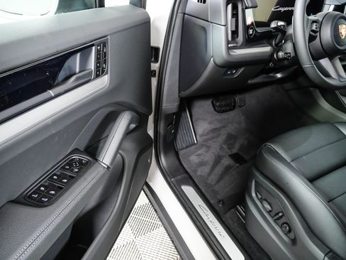 New 2026 Porsche Cayenne AWD/4WD image 8