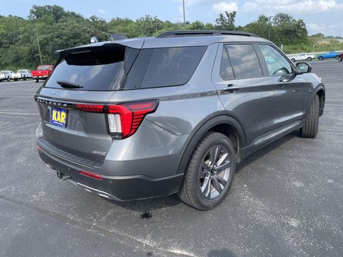 Used 2025 Ford Explorer Active w/ Active Comfort Package AWD/4WD image 9