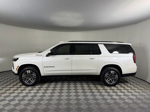 Used 2025 Chevrolet Suburban Z71 AWD/4WD image 11
