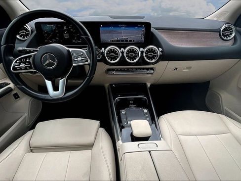 Used 2022 Mercedes-Benz GLA 250 4MATIC w/ Premium Package Lite image 7