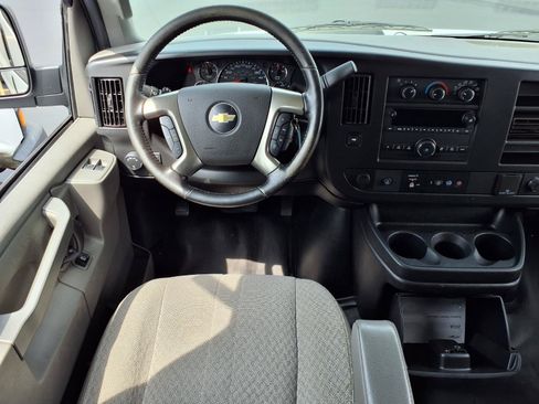 Used 2018 Chevrolet Express 2500 w/ Driver Convenience Package RWD image 4