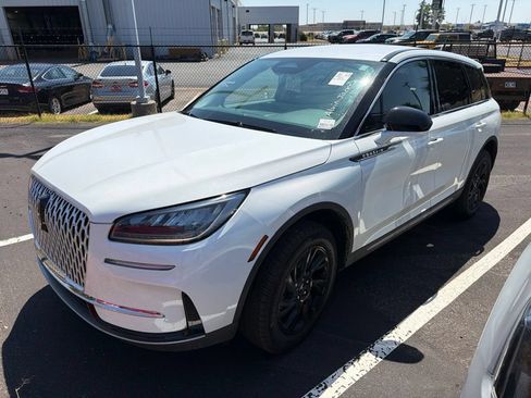 Used 2025 Lincoln Corsair FWD image 6