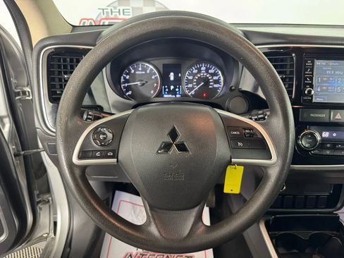 Used 2018 Mitsubishi Outlander ES image 13