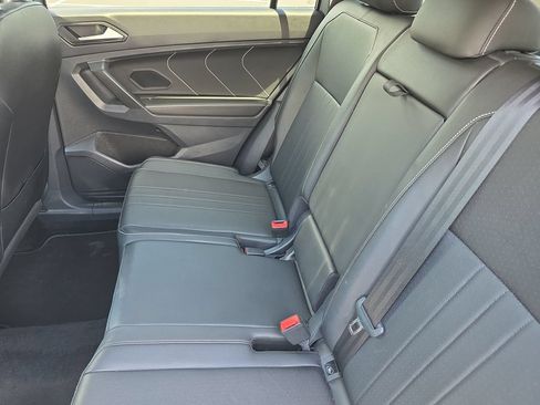 Used 2023 Volkswagen Tiguan SE AWD/4WD image 18