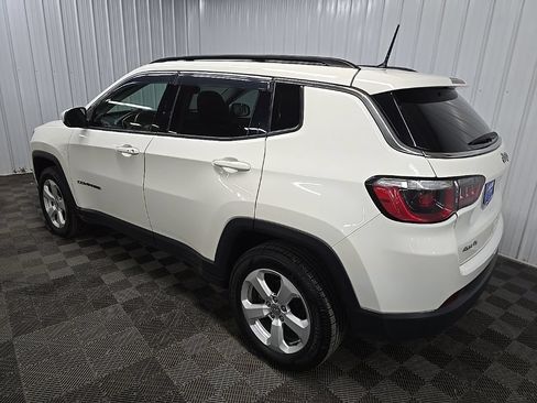 Used 2018 Jeep Compass Latitude w/ Cold Weather Group AWD/4WD image 9
