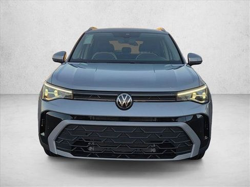 New 2026 Volkswagen Taos SE FWD image 6