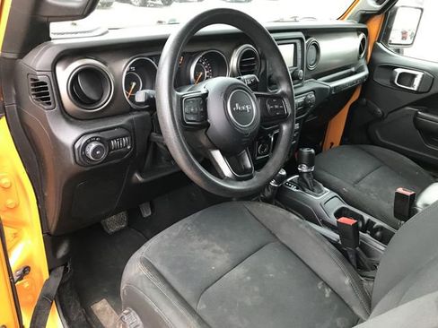 Used 2018 Jeep Wrangler Unlimited Sport AWD/4WD image 3
