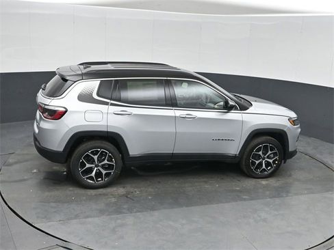 New 2026 Jeep Compass Limited w/ Mopar Graphics Package image 29
