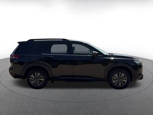 Used 2025 Nissan Pathfinder SV FWD image 16