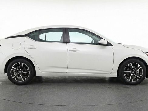 Used 2025 Nissan Sentra SV image 11