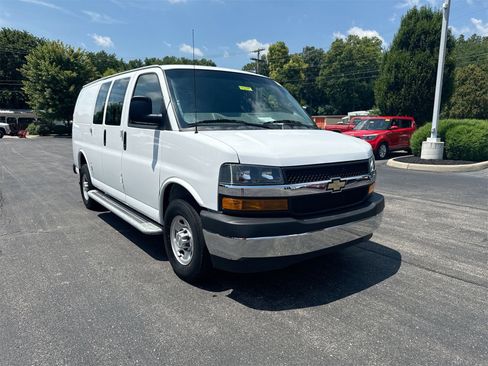 Used 2023 Chevrolet Express 2500 w/ Driver Convenience Package image 2