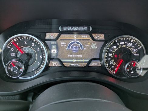 Used 2025 RAM 1500 4x4 Crew Cab image 31