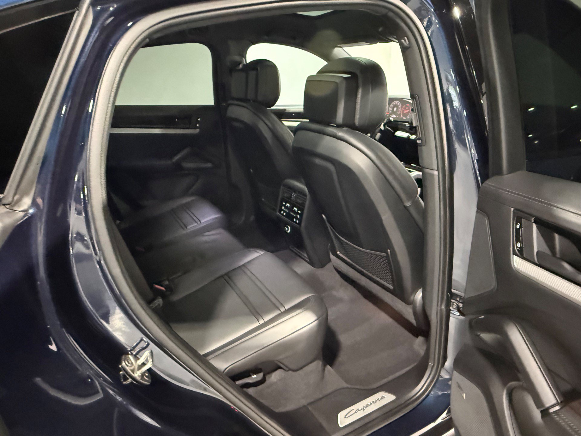 Used 2024 Porsche Cayenne Coupe AWD/4WD image 53