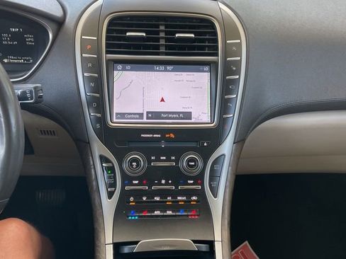 Used 2019 Lincoln Nautilus Reserve AWD/4WD image 16