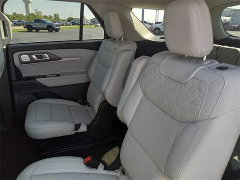 Used 2025 Ford Explorer Platinum w/ Ultimate Package image 15