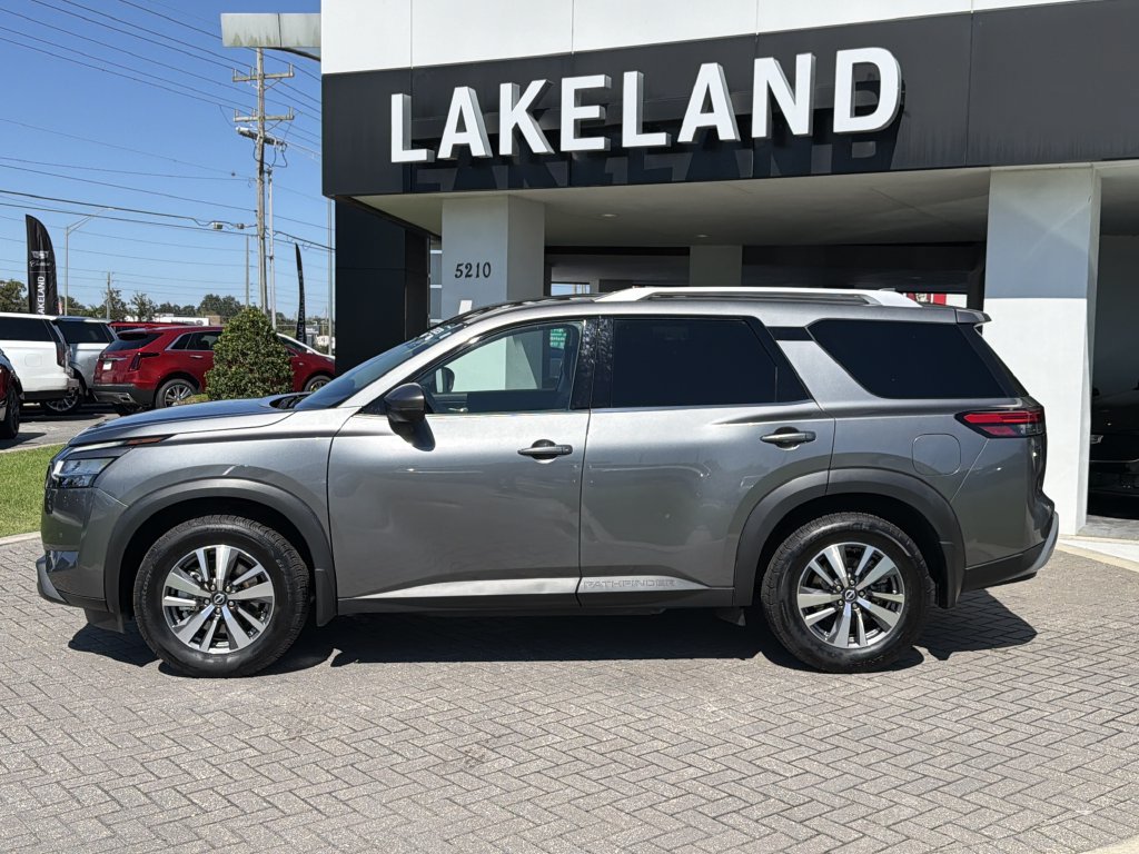 Used 2023 Nissan Pathfinder SL w/ Lighting Package (N92) AWD/4WD image 3
