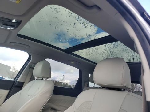 Certified 2022 Kia Sorento SX Prestige w/ Panoramic Sunroof Package image 17
