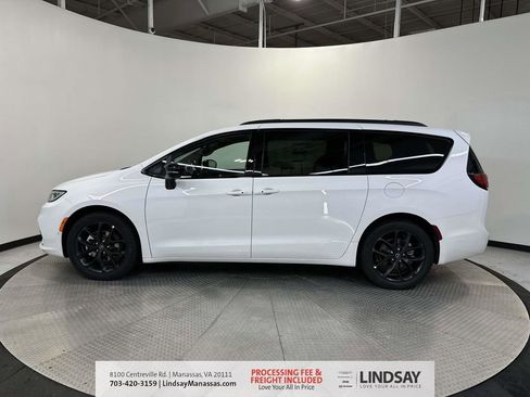 New 2026 Chrysler Pacifica Select w/ S Appearance Package image 5