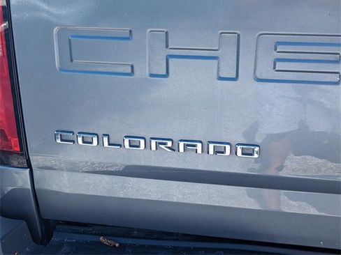 Used 2022 Chevrolet Colorado LT w/ LT Convenience Package image 10