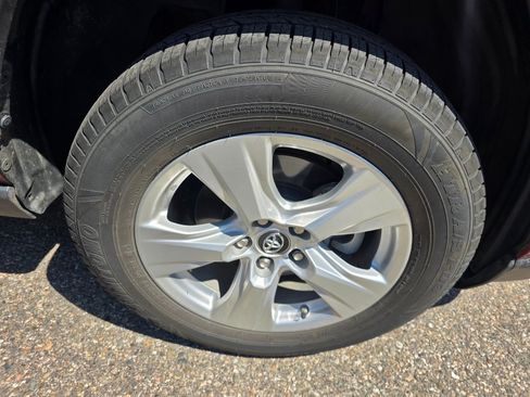 Used 2019 Toyota RAV4 XLE AWD/4WD image 20