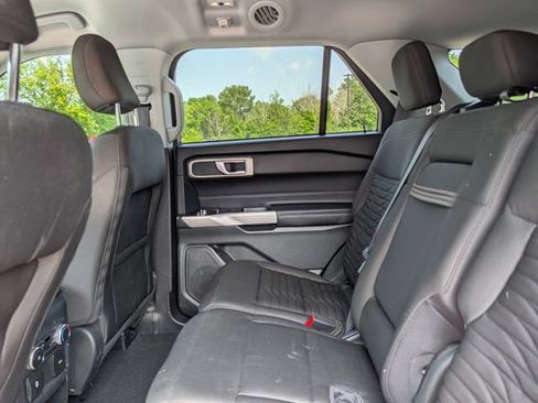 Used 2021 Ford Explorer XLT AWD/4WD image 15