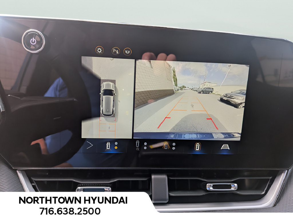Used 2025 Chevrolet Equinox LT w/ Safety and Technology Package AWD/4WD image 21