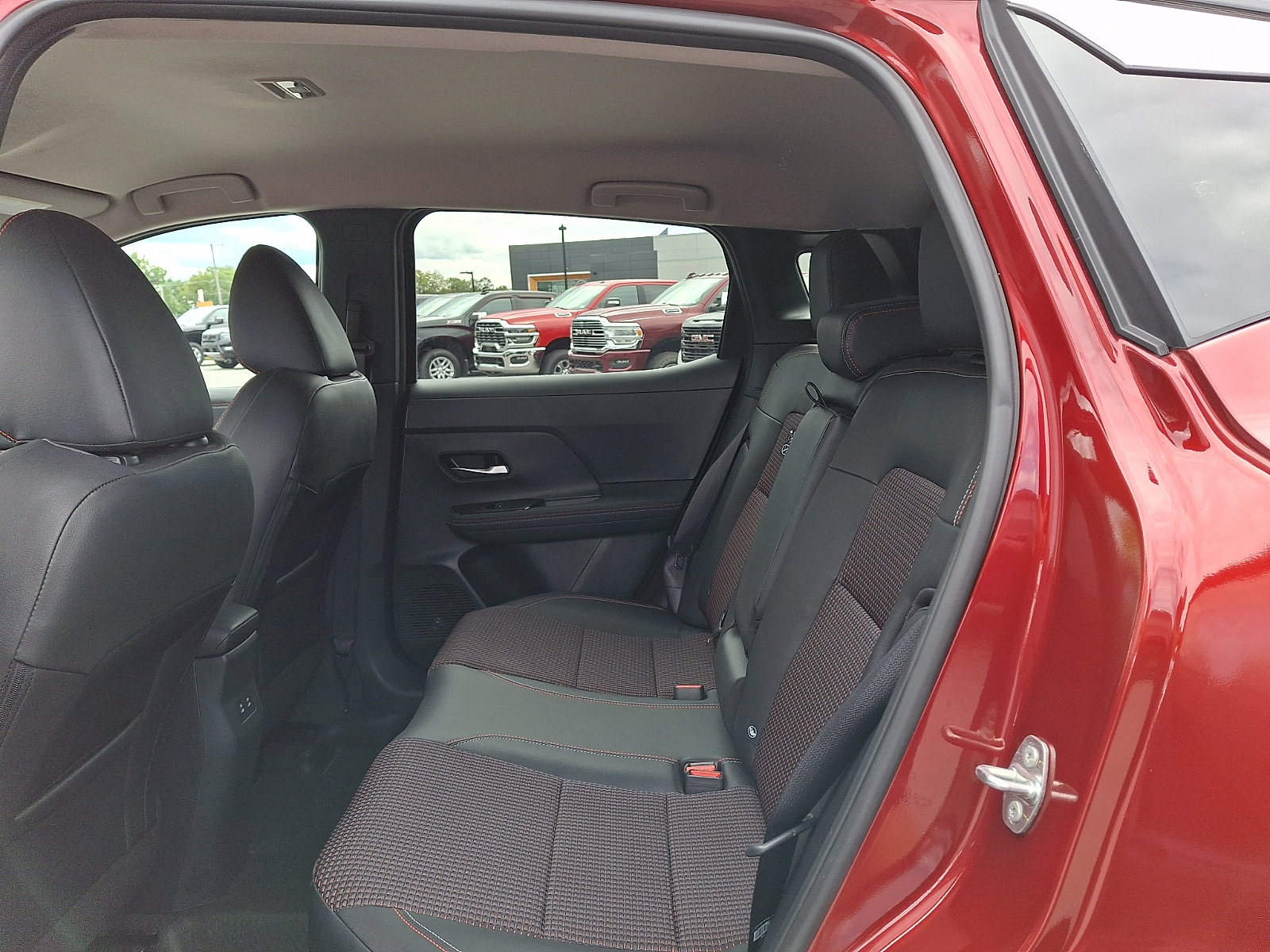 Used 2025 Nissan Kicks SR AWD/4WD image 10
