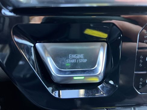 Used 2025 GMC Sierra 3500 Denali w/ Technology Package image 17