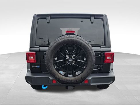 Used 2022 Jeep Wrangler Unlimited Sahara w/ Cold Weather Group image 9