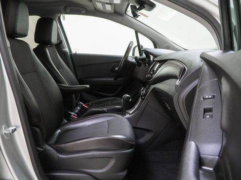 Used 2018 Chevrolet Trax LT w/ LT Convenience Package image 31