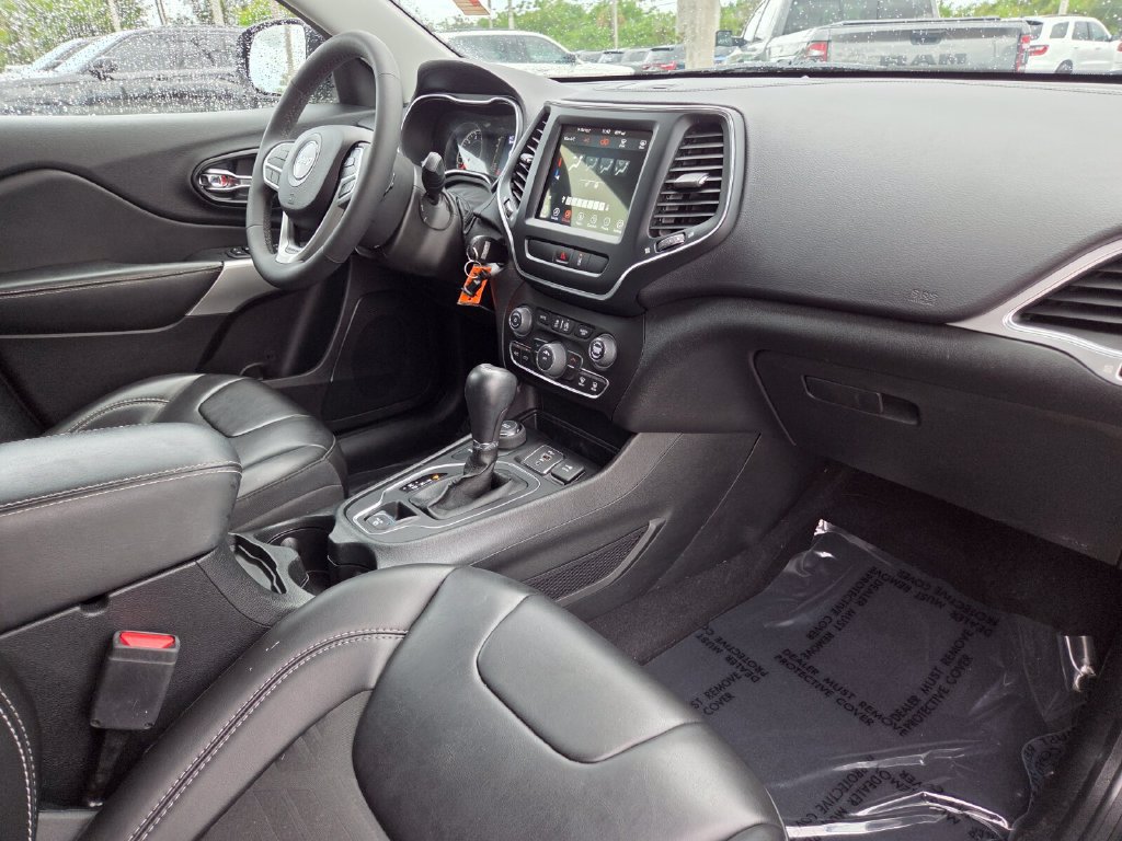 Used 2022 Jeep Cherokee Latitude w/ Trailer Tow Group AWD/4WD image 14