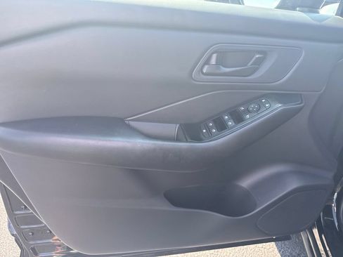 Used 2025 Nissan Rogue S AWD/4WD image 21