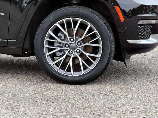 Used 2023 Jeep Grand Cherokee L Summit AWD/4WD image 9