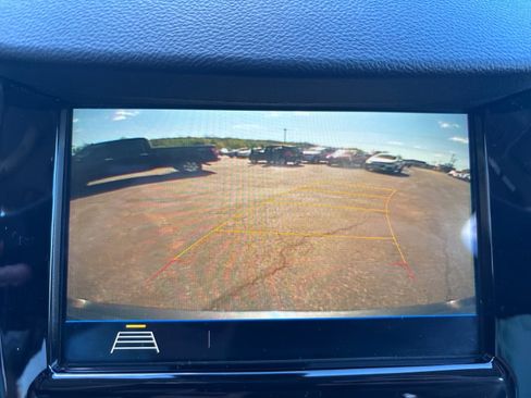 Used 2019 Chevrolet Trax LT w/ Sun & Sound Package AWD/4WD image 31