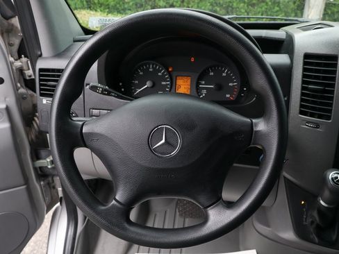 Used 2016 Mercedes-Benz Sprinter 2500 image 22