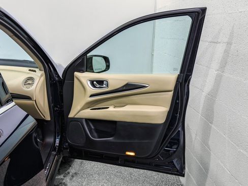 Used 2019 INFINITI QX60 Luxe w/ Essential Package image 24