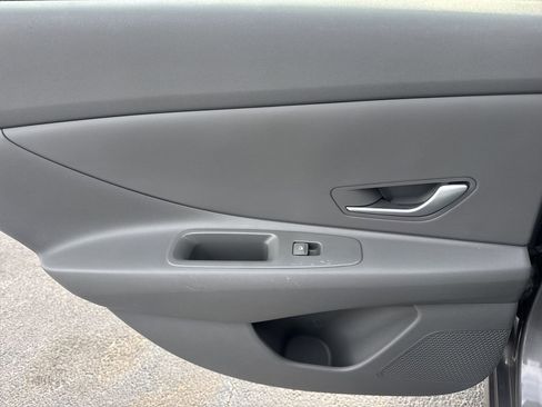 Used 2023 Hyundai Elantra SE image 21