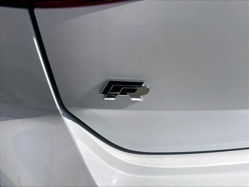 Used 2017 Volkswagen Golf R 4-Door image 11