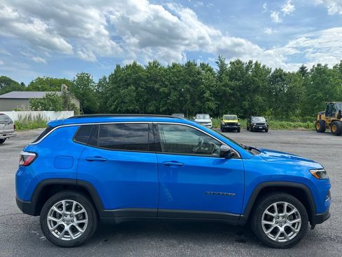 Used 2022 Jeep Compass Latitude AWD/4WD image 12