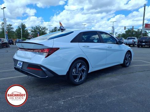 Used 2025 Hyundai Elantra Sport FWD image 4