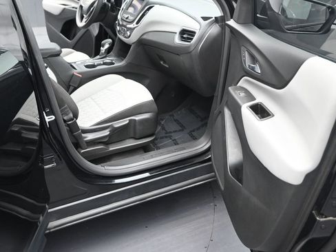 Used 2023 Chevrolet Equinox LS FWD image 14