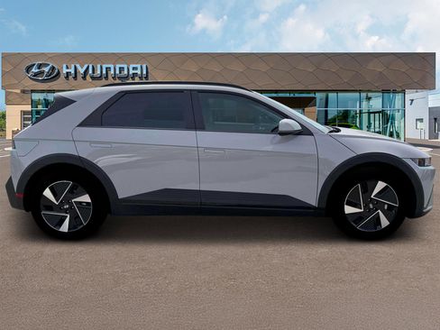 New 2025 Hyundai Ioniq 5 SEL RWD image 9