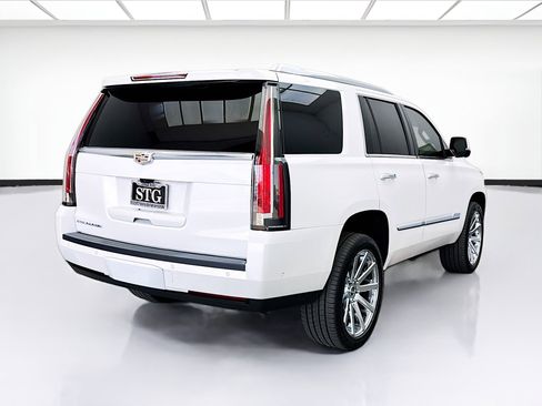 Used 2017 Cadillac Escalade Premium Luxury AWD/4WD image 4
