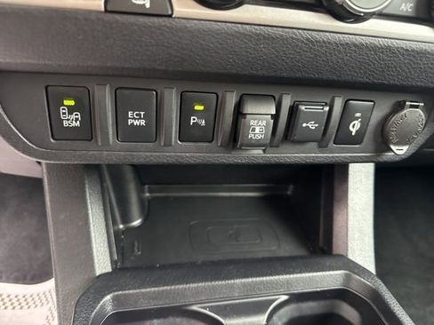 Used 2022 Toyota Tacoma Limited image 17