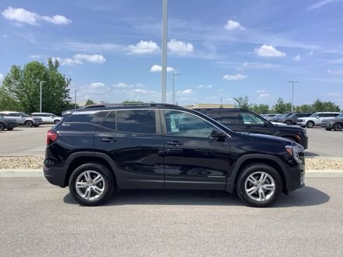 Used 2023 GMC Terrain SLE w/ Driver Convenience Package AWD/4WD image 4