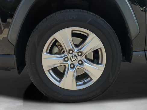 Used 2022 Toyota RAV4 XLE AWD/4WD image 31