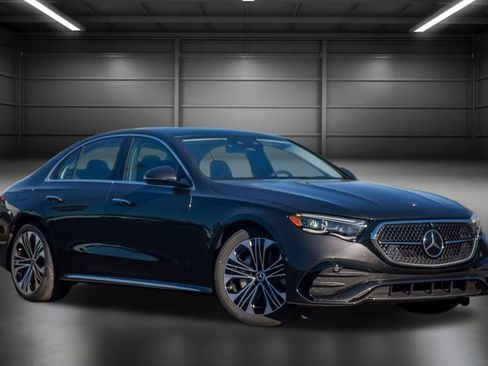 Certified 2025 Mercedes-Benz E 350 4MATIC Sedan image 4