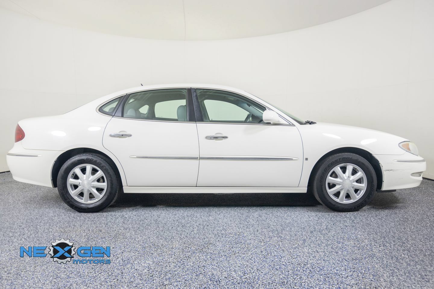 Used 2006 Buick LaCrosse CXL w/ Chrome Appearance Package FWD image 9
