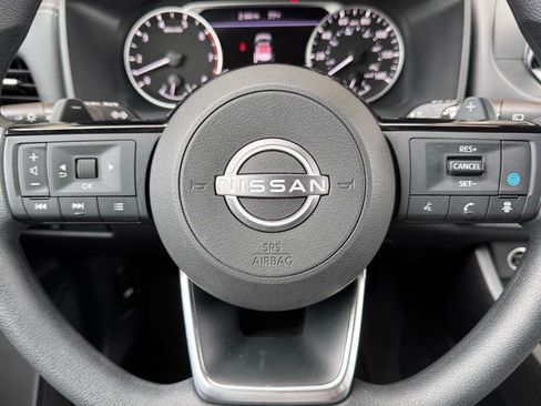 Used 2023 Nissan Rogue SV image 6
